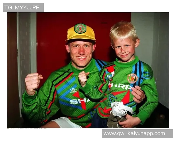 英媒报道小舒梅切尔赛前发现球门高度异常紧急调整确保比赛顺利进行