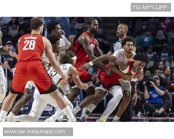 激烈对抗阿门与老六展开激烈搏斗双方互不相让引发冲突与争议 激烈对抗阿门与老六展开激烈搏斗双方互不相让引发冲突与争议