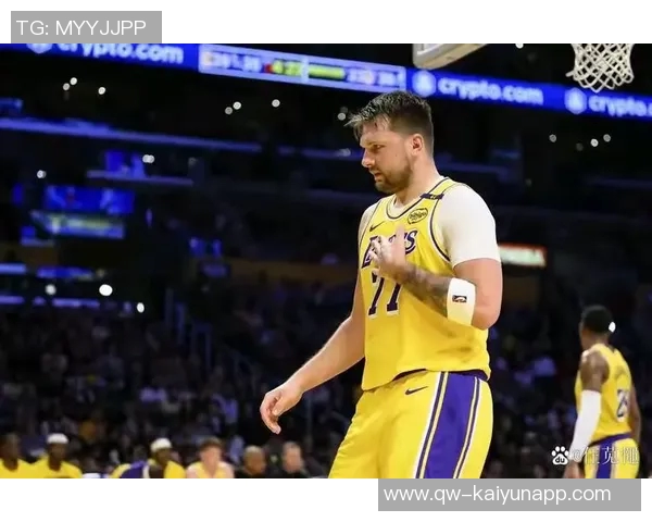 东契奇表现起伏不定25投仅7中仍砍下29分但失误频繁影响球队表现