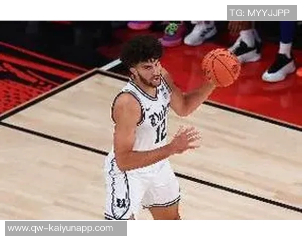 布泽尔创下近30年NCAA和NBA首位战绩8场全胜175分75板25助失误少于10