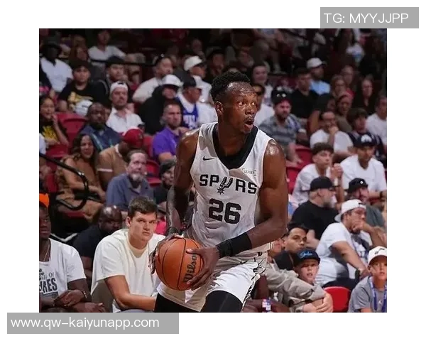 哈珀表现惊艳全场16中10砍下22分6助助力球队完成关键反超