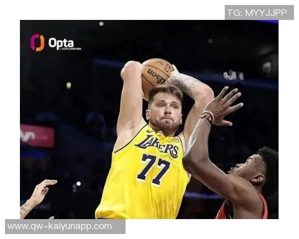 东契奇盛赞斯玛特防守技巧称其独特表现令人惊叹