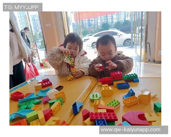 浓眉哥化身孩子王乐高积木传递快乐与创意心有大爱温暖每一个小朋友